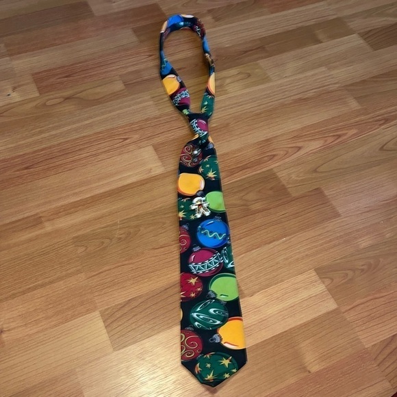 Handmade men’s holiday tie with pins - Picture 2 of 7